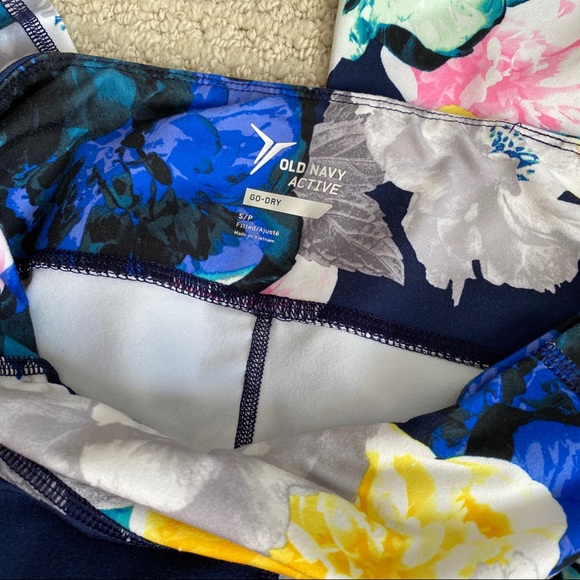 Old Navy Floral Workout Capris - Picture 5 of 5